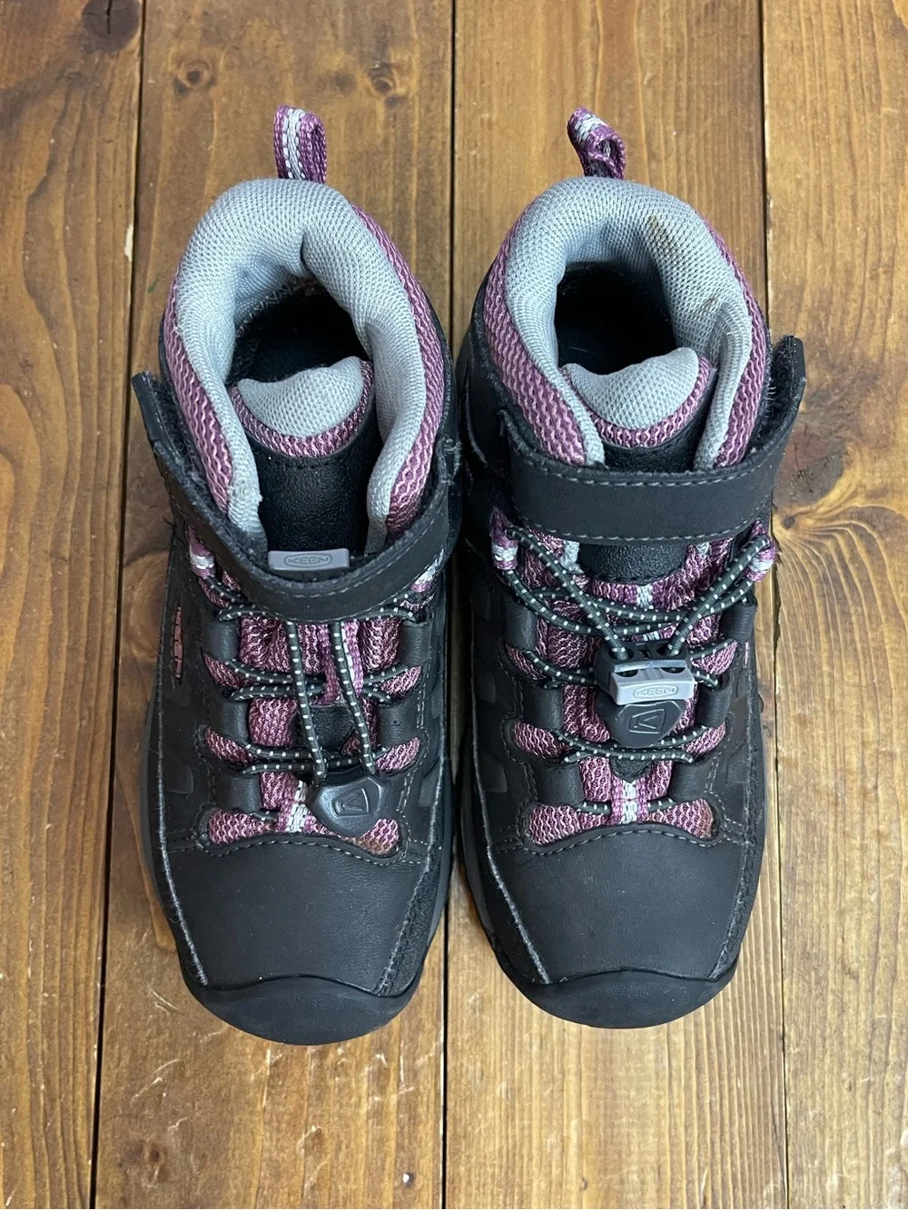 Keen girls size 10 targhee water proof hiking boots black and purple